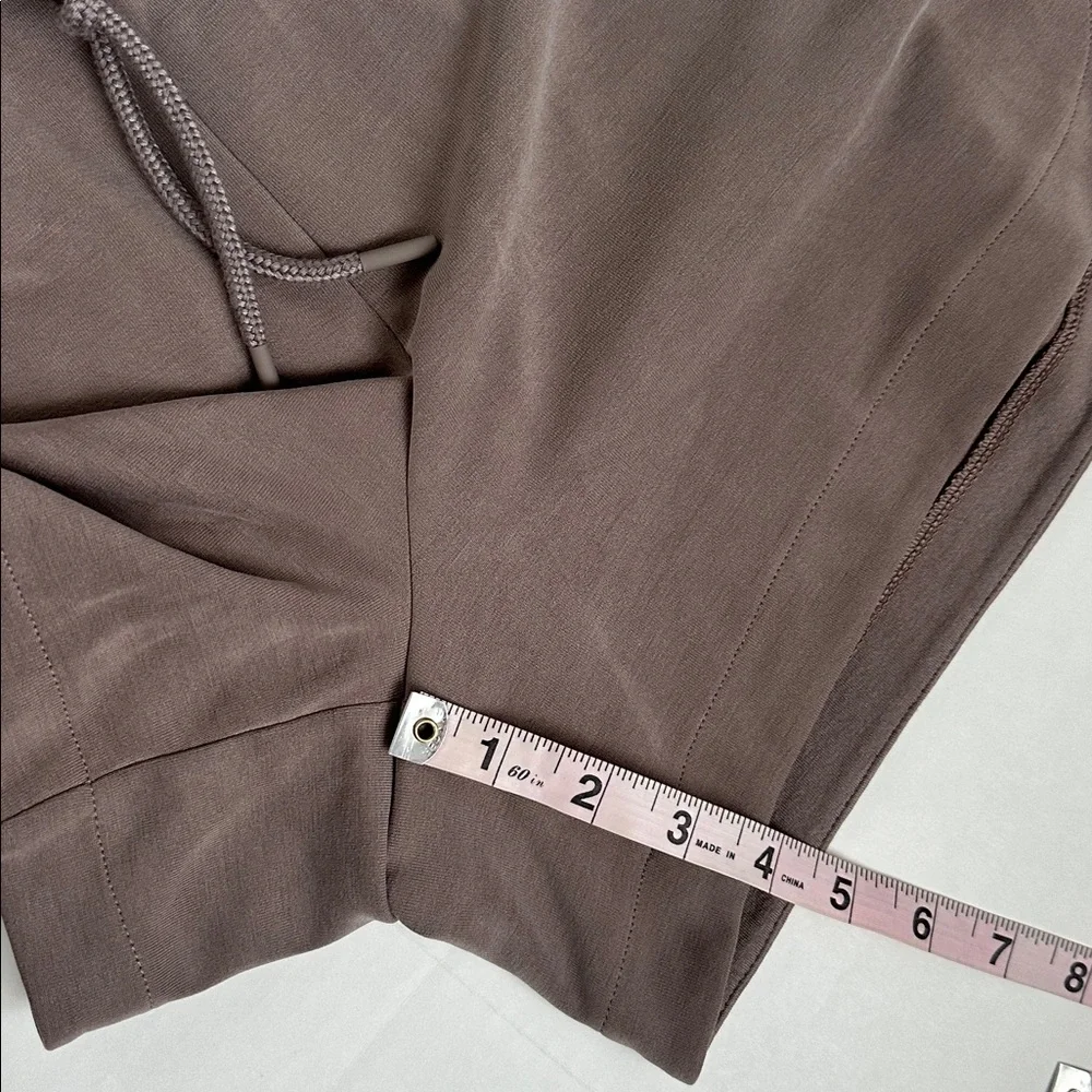 Athleta Seasoft Midrise 4” Drawstring Active Shorts in Taupe - Picture 7 of 8